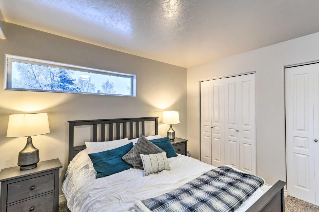 Cozy Anchorage Townhome Less Than Half Mile To Jewel Lake! 外观 照片